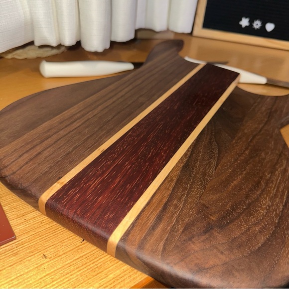 Stratocaster Guitar Shape Cutting Board - Picture 3 of 4